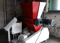 DRVIČ/DRTIČ na spracovanie plastov, dreva, papieru, kovu a iné  -	dvojsekciový (hrubé a jemné drvenie) 28 kW