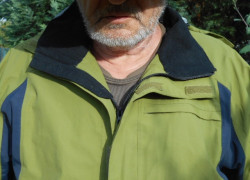 kvalitnú značkovú športovú bundu veľkosť L