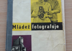 Zdeněk Tomášek: Mládež fotografuje