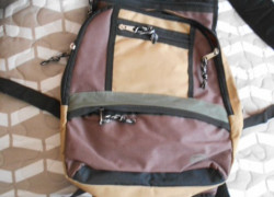 nový šikovný batoh, strednej veľkosti