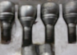 bezpečnostné skrutky na Renault