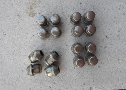 Kolesové matice na staršiu Toyotu Auris, Corolu a iné. 16 ks