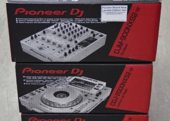 Pioneer CDJ-2000NXS2-W & DJM-900NXS2-W Limited Edition DJ Set Boxed edit musicshop