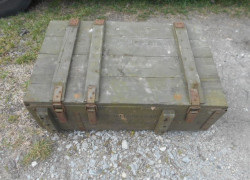 vojenské bedne na prepravu strojov, na skladovanie dielov