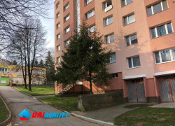 Dubnica nad Váhom – 4-izbový byt- Pod hájom – čiast. rekonštrukcia -85 m2 – loggia