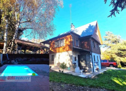 DUCHONKA – štýlová celoročná CHATA s BAZÉNOM / 4 – izby / TERASA / veľký ALTÁNOK / pekný pozemok 