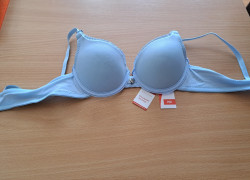 Bledomodrá podprsenka