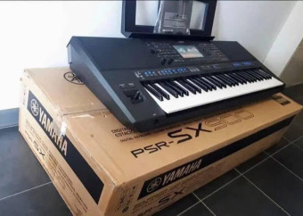 new Yamaha PSR-SX900 61-Key Arranger packin