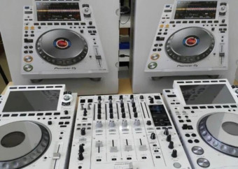 12894_new_pioneer_cdj-3000-w_2_and_djm-900nxs2-w_limited_white_thb